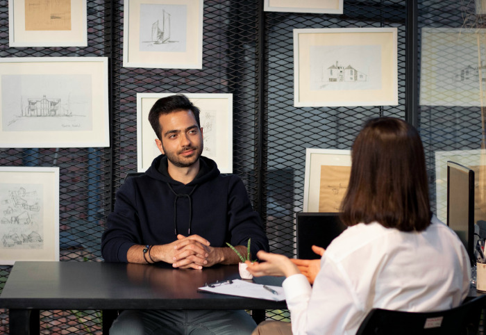 Cuando la IA entrevista mejor que nosotros: Un experimento en selección